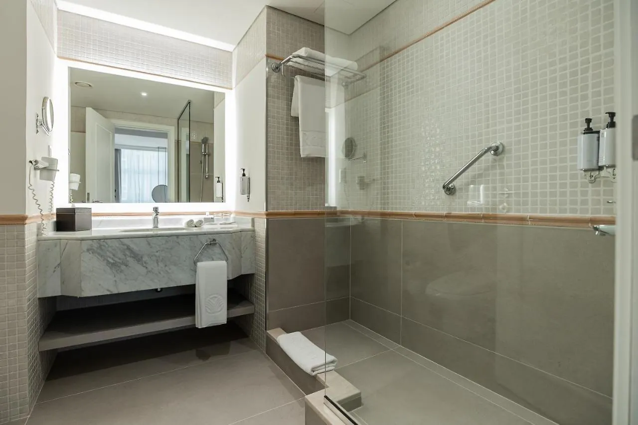 Beach Rotana - All Suites Abu Dhabi 5*,