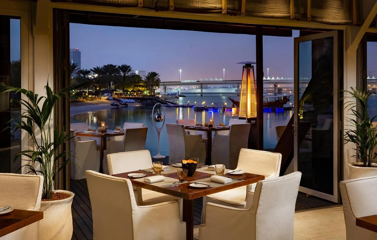 Lägenhetshotell Beach Rotana - All Suites Abu Dhabi
